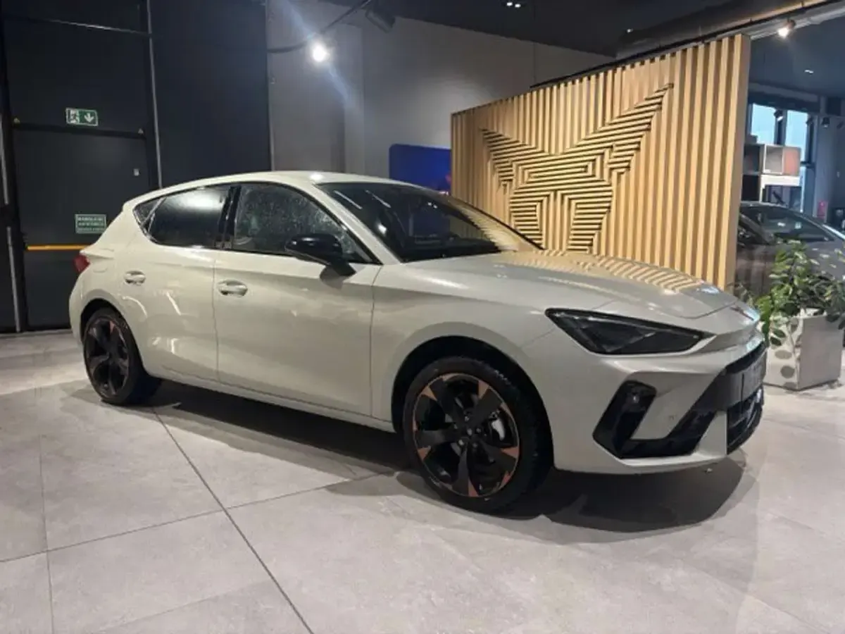 Neu Cupra Leon 150 PS (110 kW) 2026 Grau Kleinwagen