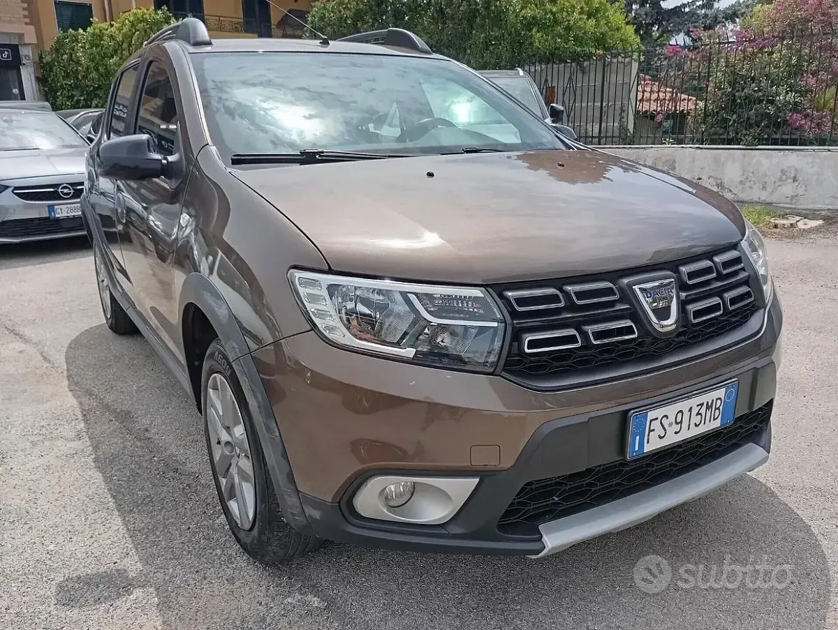Usata Dacia Sandero 90 CV (66 kW) 2018 Marrone Berlina