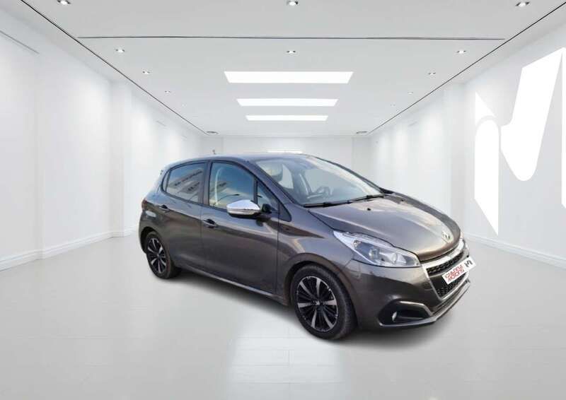 Usata Peugeot 208 Signature Sky 102 CV (75 kW) 2019 Grigio Utilitaria
