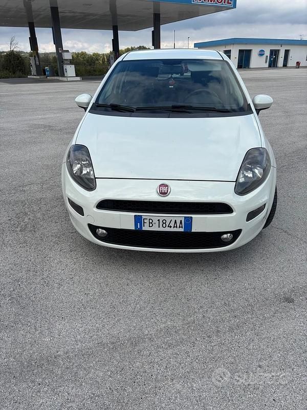 Usata Fiat Grande Punto 75 CV (55 kW) 2015 Bianco Utilitaria