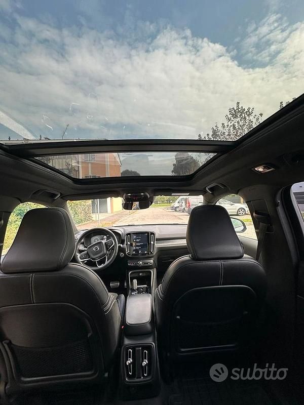 Usata Volvo XC40 150 CV (110 kW) 2018 Grigio SUV