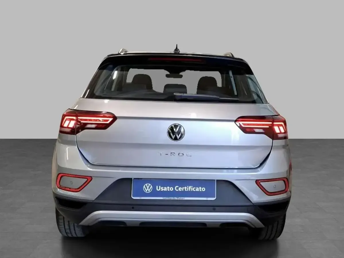 Usata VW T-Roc Life 110 CV (80 kW) 2023 Pyrit silver metallizzato nero SUV