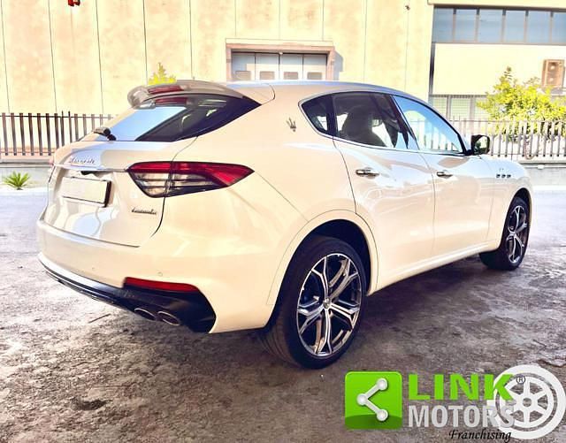 Usata Maserati Levante 330 CV (242 kW) 2021 Bianco SUV
