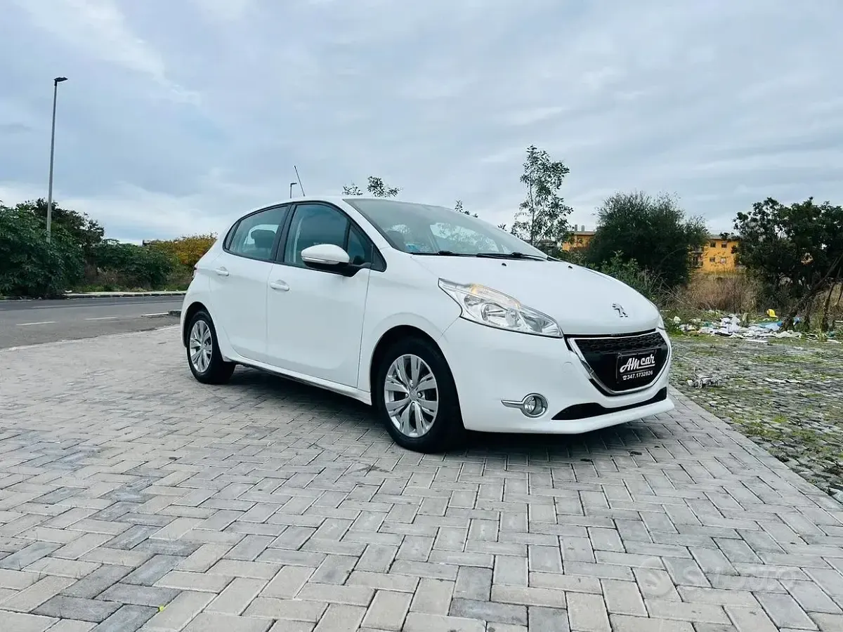 Usata Peugeot 208 Allure 75 CV (55 kW) 2009 Utilitaria