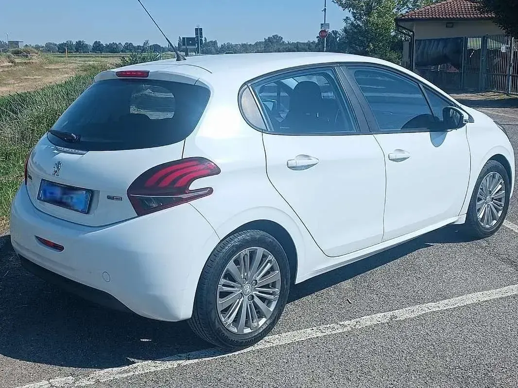 Occasion Peugeot 208 Active 82 ch (60 kW) 2017 Blanc Citadine