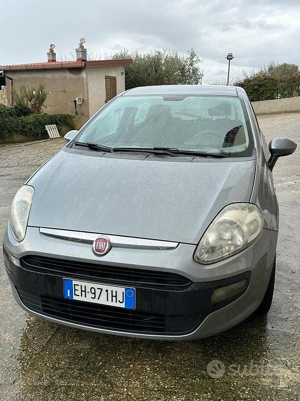 Grigio Usata 2010 Fiat Punto Evo Due volumi | 3000 € (Ottimo prezzo) - Immagine 1/4