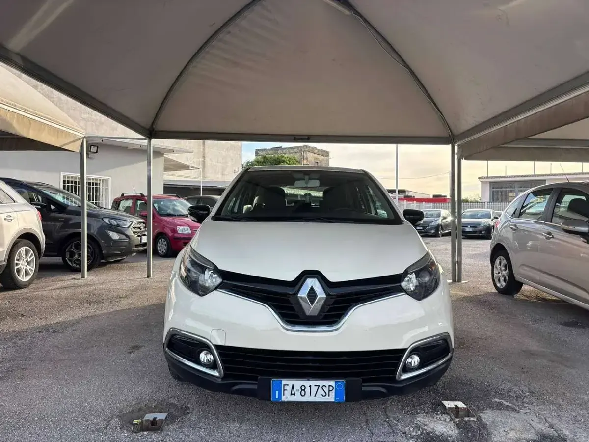 Usata Renault Captur Iconic 90 CV (66 kW) 2015 Beige SUV