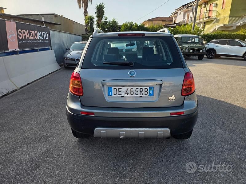 Usata Fiat Sedici Emotion 120 CV (88 kW) 2006 Grigio SUV