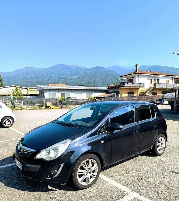 Usata Opel Corsa Edition 75 CV (55 kW) 2012 Utilitaria