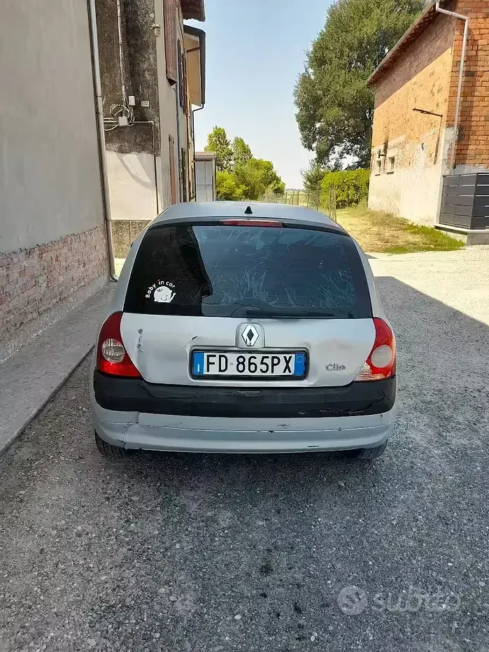 Usata Renault Clio 58 CV (42 kW) 2002 Berlina