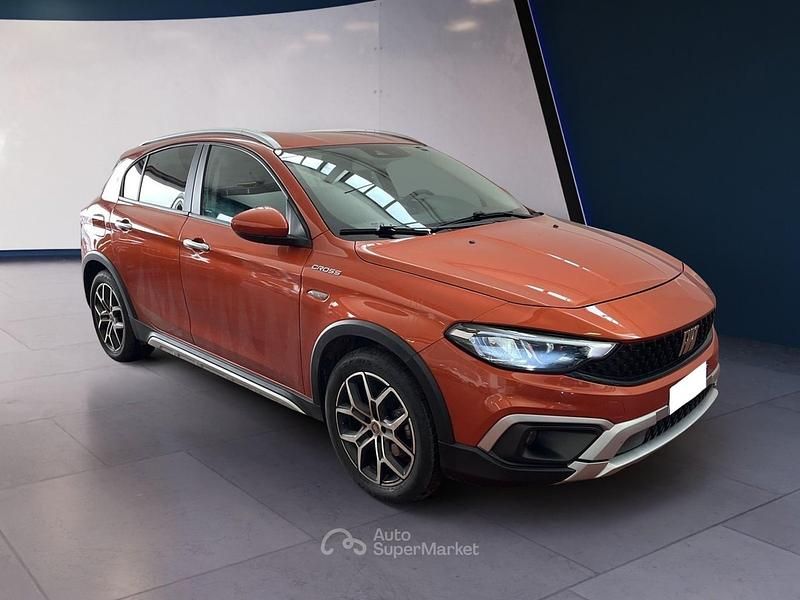 Usata Fiat Tipo Cross 131 CV (96 kW) 2022 Arancione Berlina