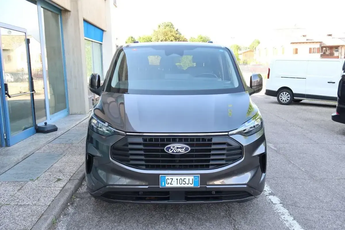 Usata Ford Tourneo Custom Titanium 136 CV (100 kW) 2025 Grigio Furgone
