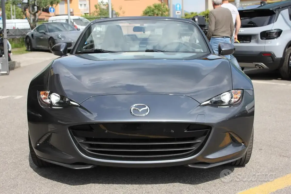 Usata Mazda MX5 Evolve 131 CV (96 kW) 2017 Grigio Cabrio