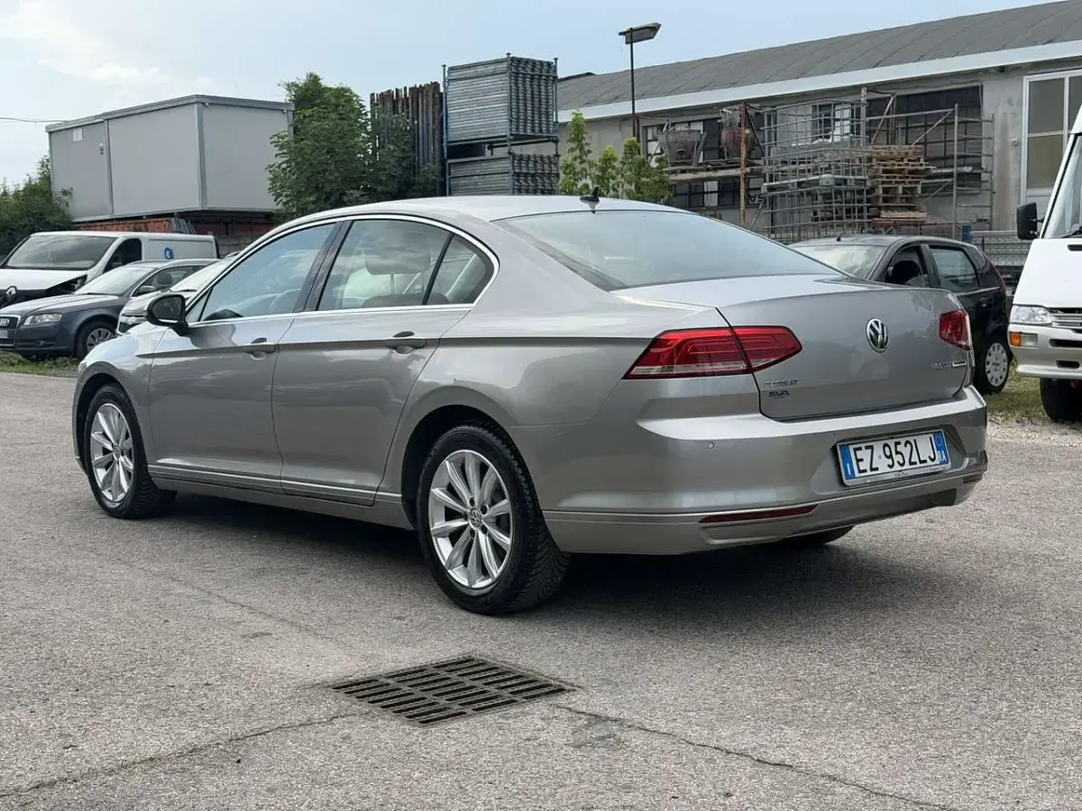 Usata VW Passat Comfortline 150 CV (110 kW) 2015 Grigio Berlina