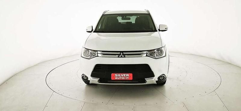 Usata Mitsubishi Outlander Instyle 150 CV (110 kW) 2015 Bianco SUV