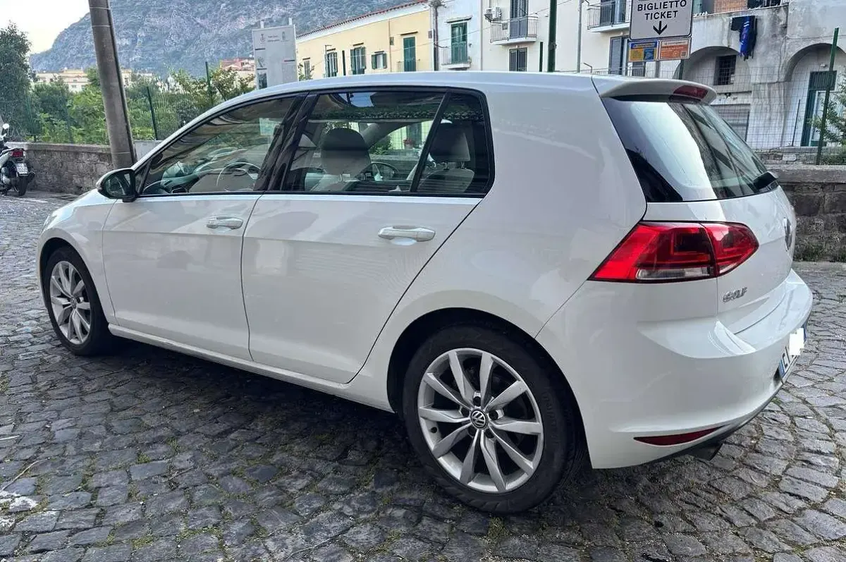 Usata VW Golf VII Highline 105 CV (77 kW) 2013 Bianco Berlina