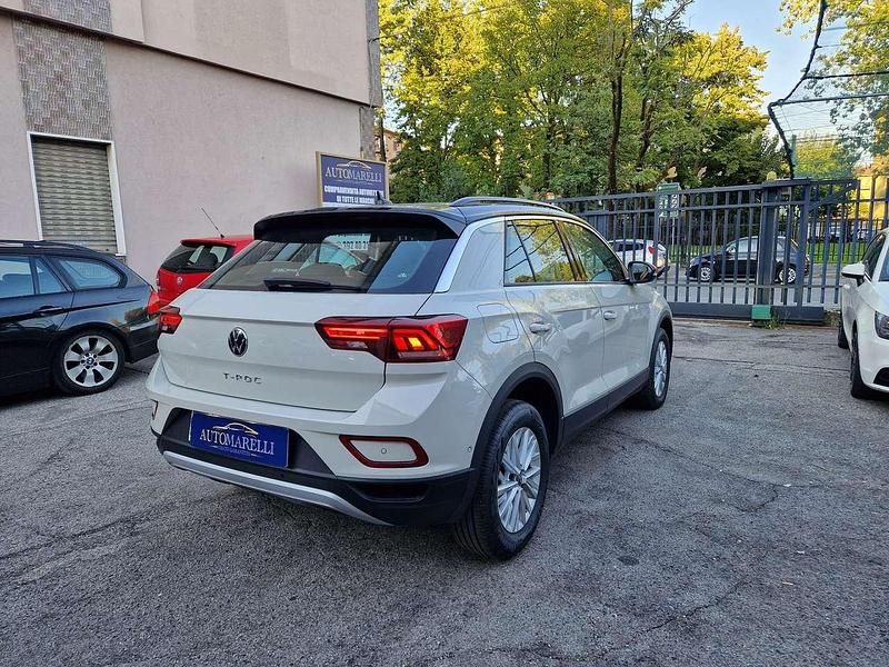 Usata VW T-Roc Life 116 CV (85 kW) 2022 Beige SUV