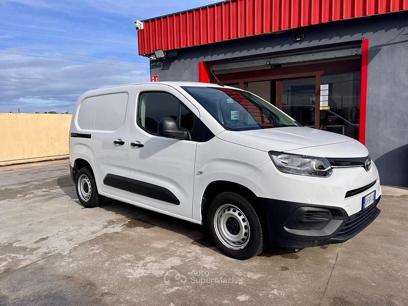 Usata Toyota Proace 102 CV (75 kW) 2021 Bianco Monovolume