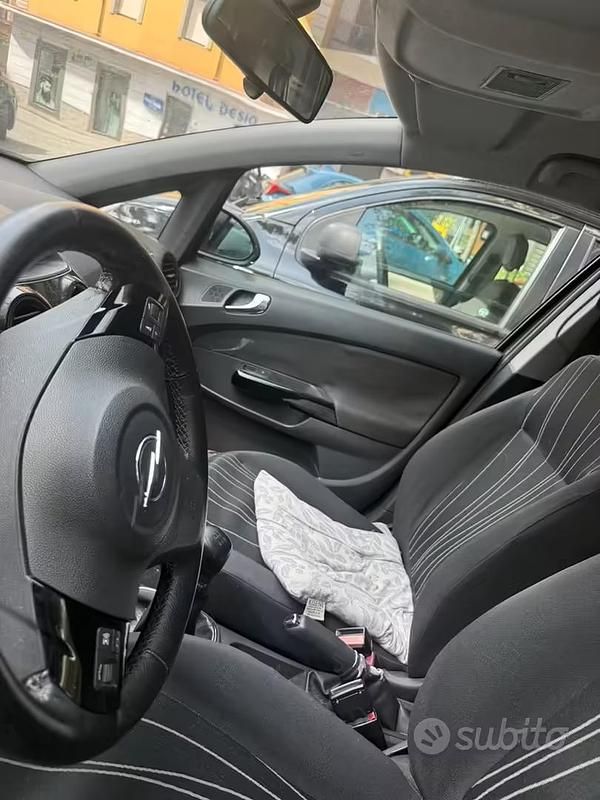 Usata Opel Corsa 75 CV (55 kW) 2012 Grigio Utilitaria