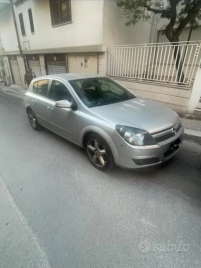 Usata Opel Astra 101 CV (74 kW) 2005 Grigio Berlina