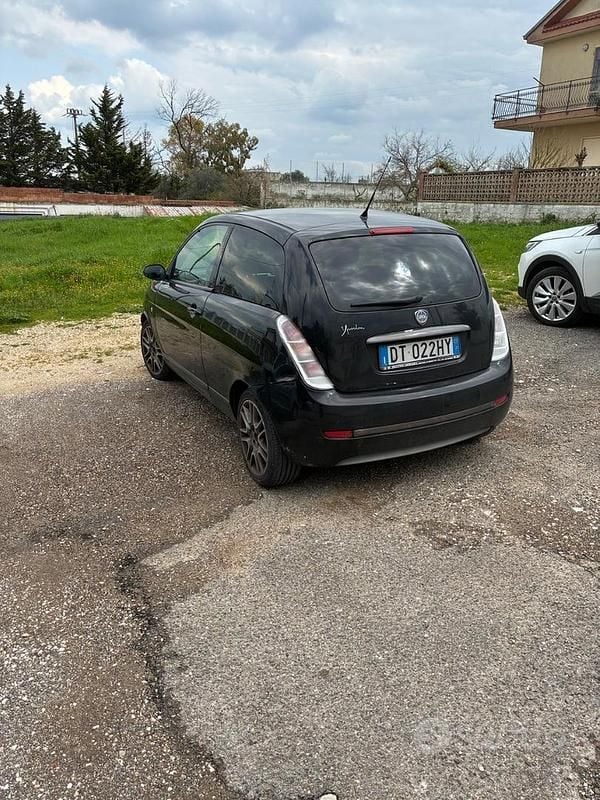 Usata Lancia Ypsilon 69 CV (50 kW) 2009 Nero Utilitaria