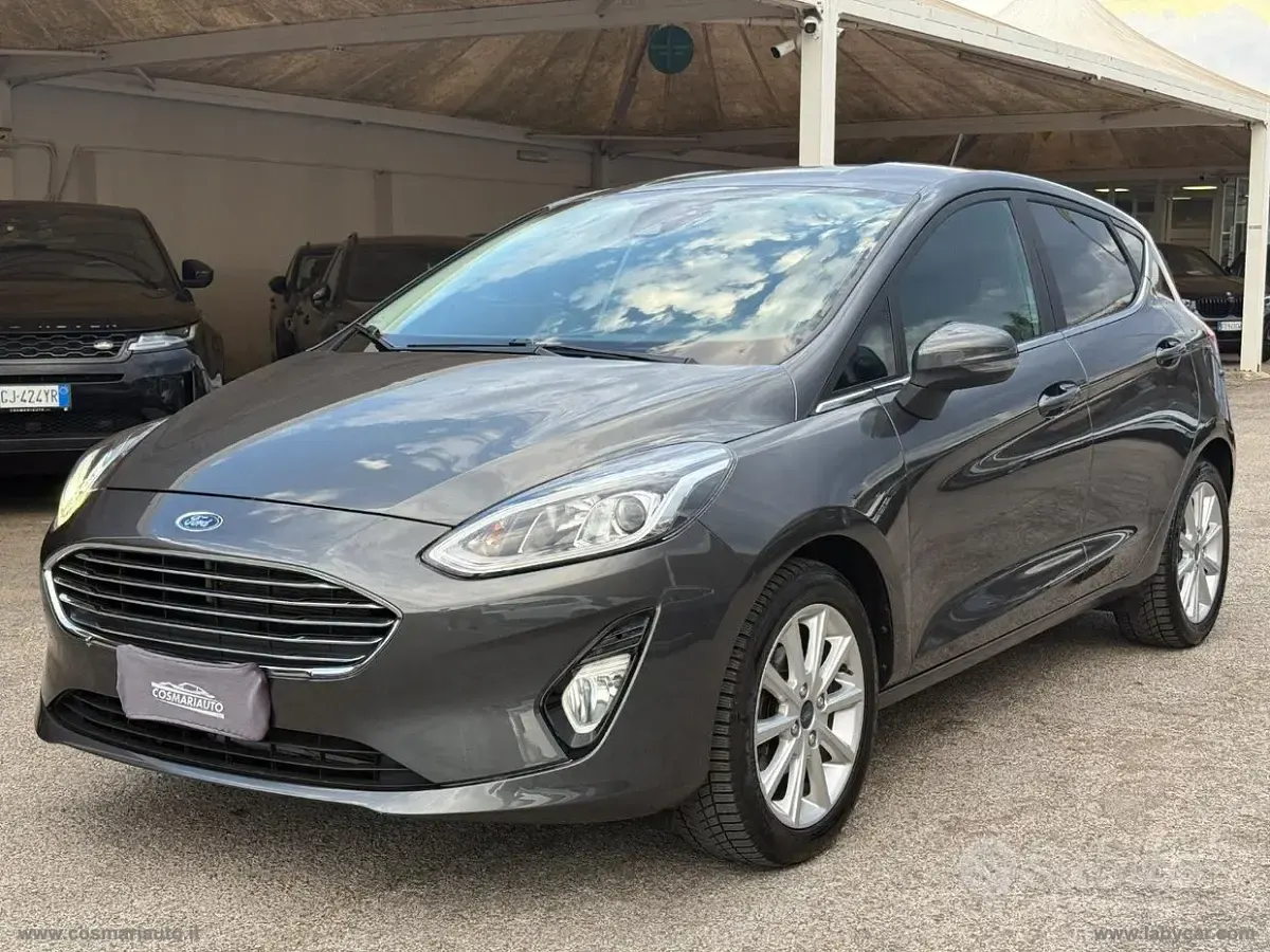 Usata Ford Fiesta Titanium 86 CV (63 kW) 2018 Grigio Utilitaria