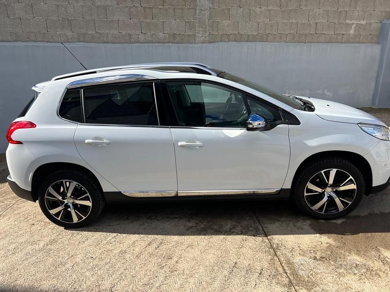 Usata Peugeot 2008 Allure 100 CV (73 kW) 2016 Bianco SUV
