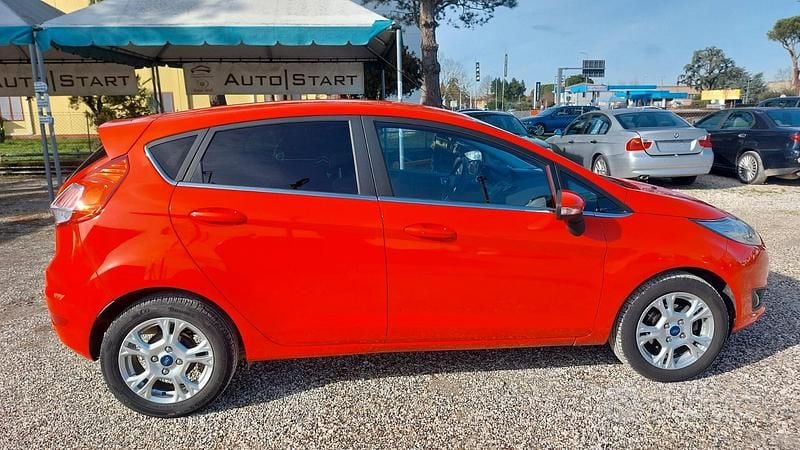 Usata Ford Fiesta Titanium 95 CV (69 kW) 2016 Rosso Berlina