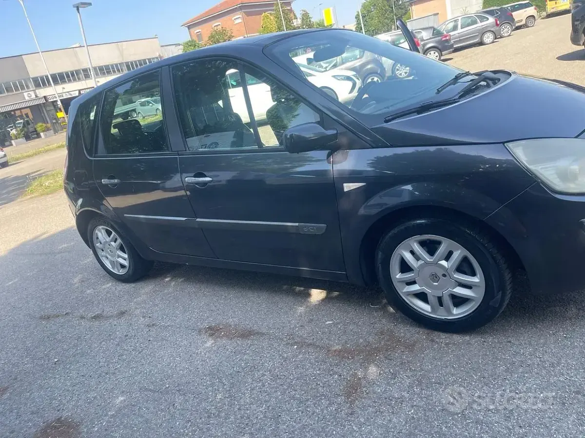 Usata Renault Scénic II 106 CV (77 kW) 2008 Monovolume