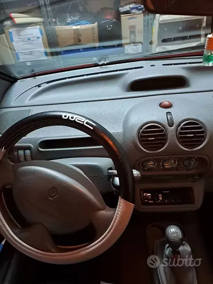 Usata Renault Twingo 58 CV (42 kW) 2004 Rosso Utilitaria