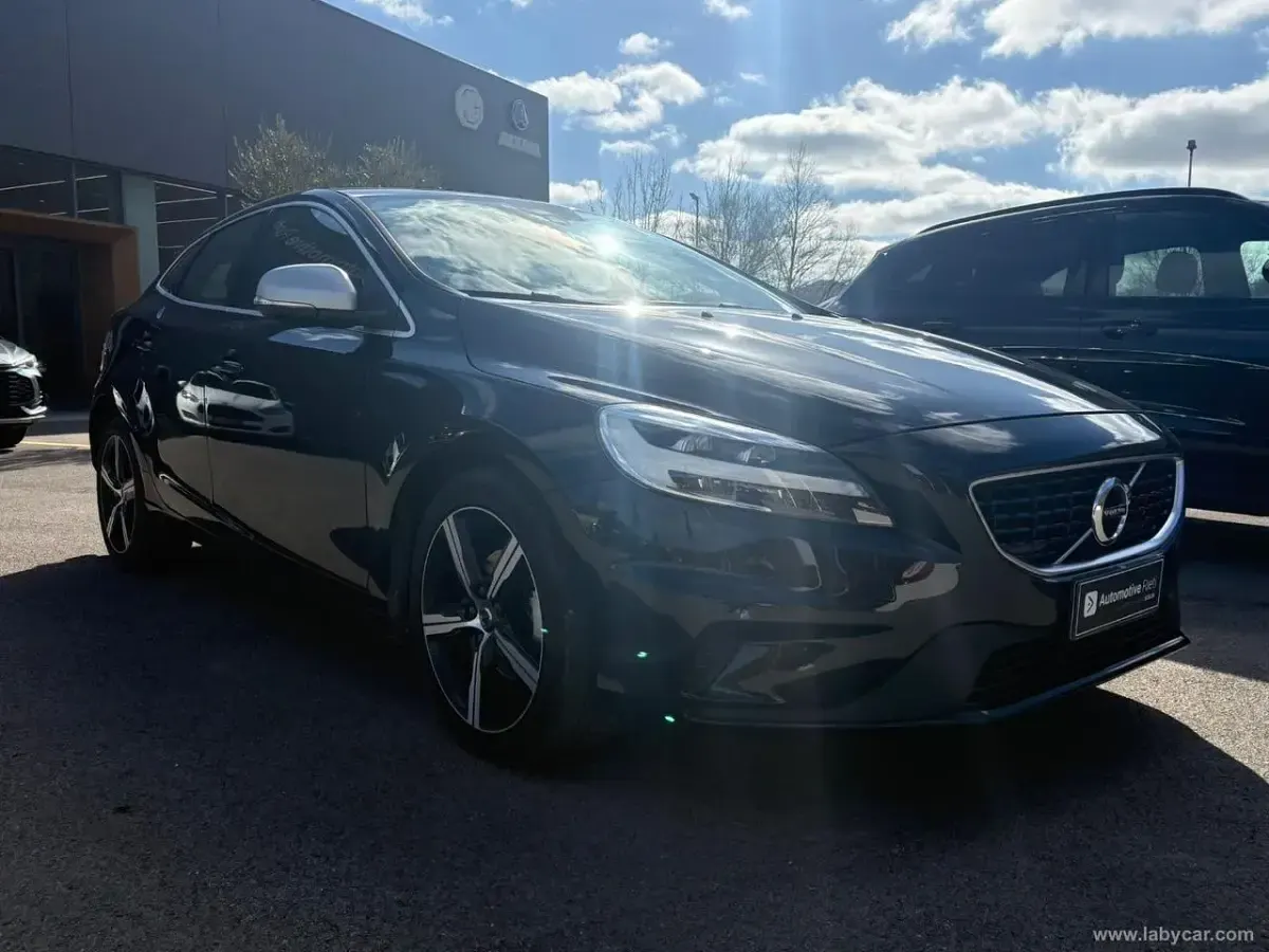 Usata Volvo V40 R-Design 120 CV (88 kW) 2017 Nero Berlina