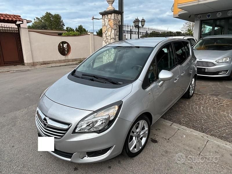 Argento Usata 2015 Opel Meriva Design Edition Monovolume | 5500 € (Ottimo prezzo) - Immagine 1/4
