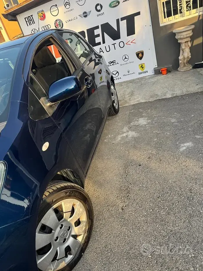 Usata Toyota Yaris 87 CV (63 kW) 2007 Blu Utilitaria
