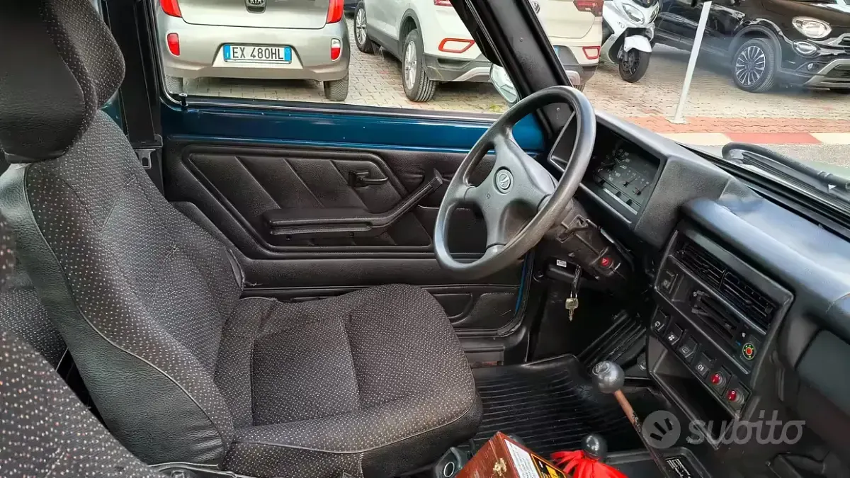 Usata Lada niva 81 CV (59 kW) 2004 Verde SUV
