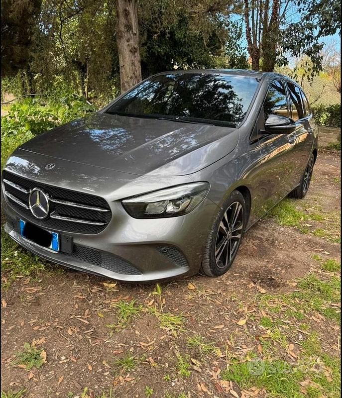 Grigio Usata 2019 Mercedes B180 Monovolume | 18.700 € (Buon prezzo) - Immagine 1/4