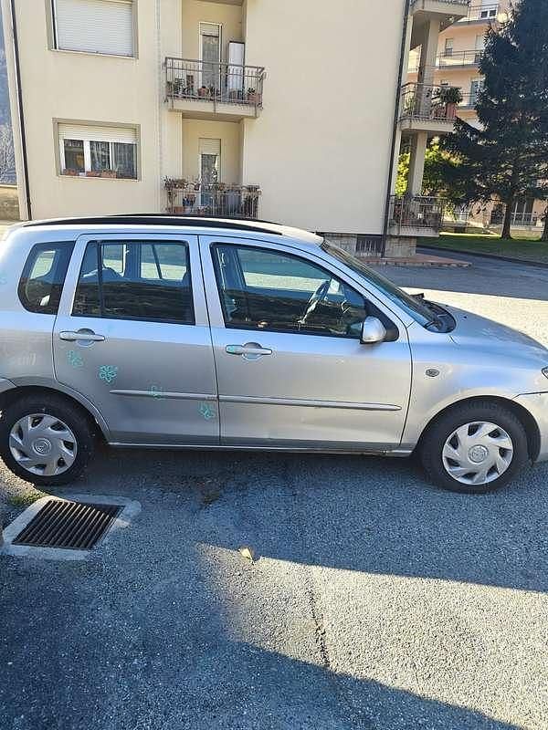 Usata Mazda 2 68 CV (50 kW) 2003 Argento Monovolume