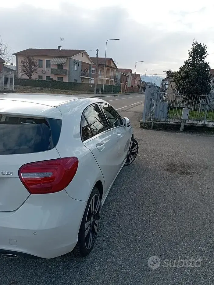Usata Mercedes A180 106 CV (77 kW) 2013 Bianco Utilitaria