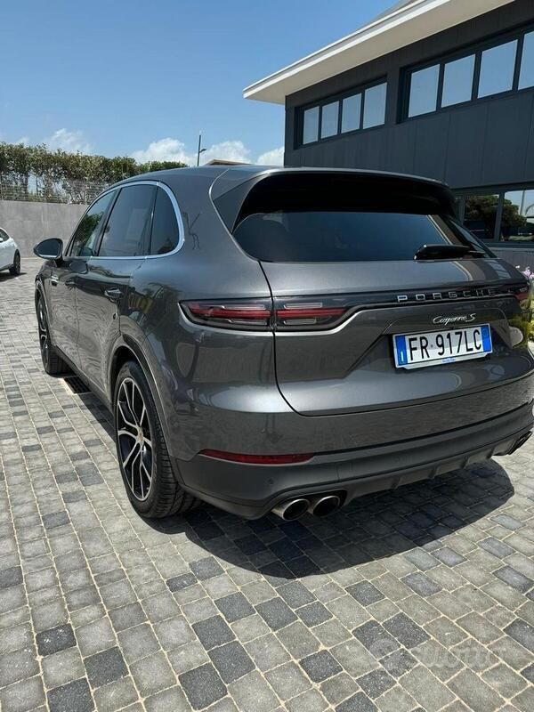 Usata Porsche Cayenne 339 CV (249 kW) 2019 Grigio SUV