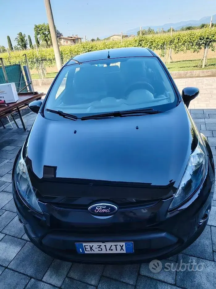 Usata Ford Fiesta 70 CV (51 kW) 2011 Nero Berlina