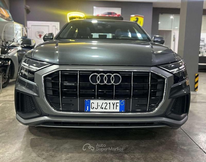 Usata Audi Q8 S-Line 286 CV (210 kW) 2022 Grigio SUV