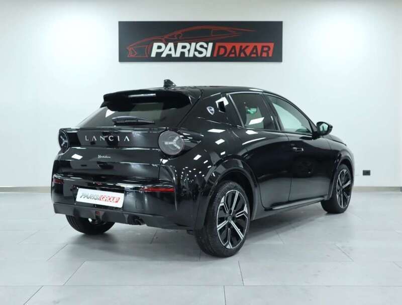 Nuova Lancia Ypsilon 101 CV (74 kW) 2025 Oro/tetto nero Utilitaria