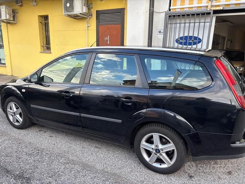 Usata Ford Focus S 116 CV (85 kW) 2007 Nero Station wagon