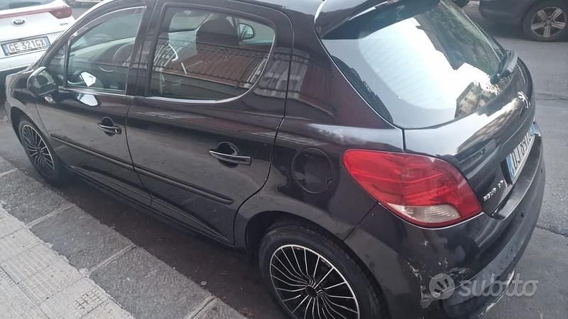 Usata Peugeot 207 70 CV (51 kW) 2007 Nero Berlina
