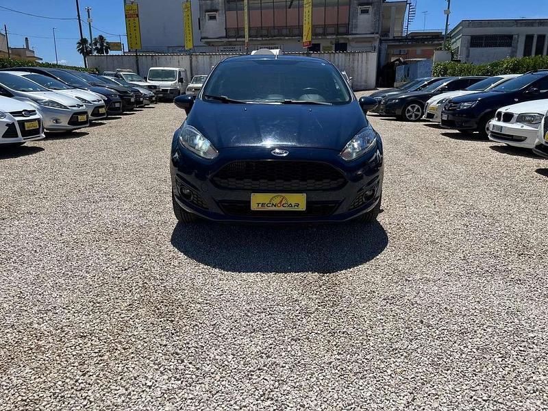 Blu/azzurro Usata 2016 Ford Fiesta Titanium Tre volumi | 6500 € (Buon prezzo) - Immagine 1/4