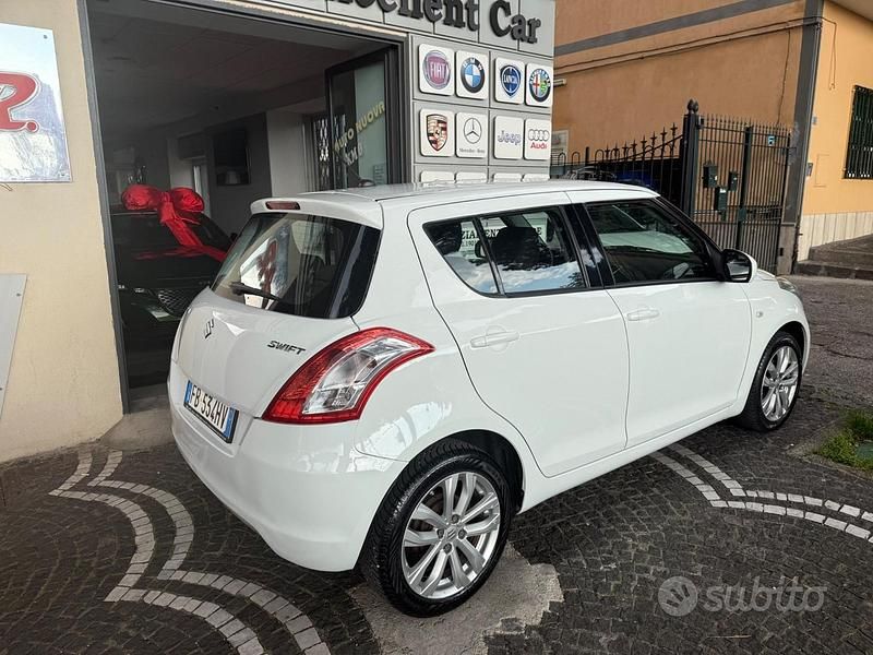 Usata Suzuki Swift 93 CV (68 kW) 2015 Bianco Utilitaria