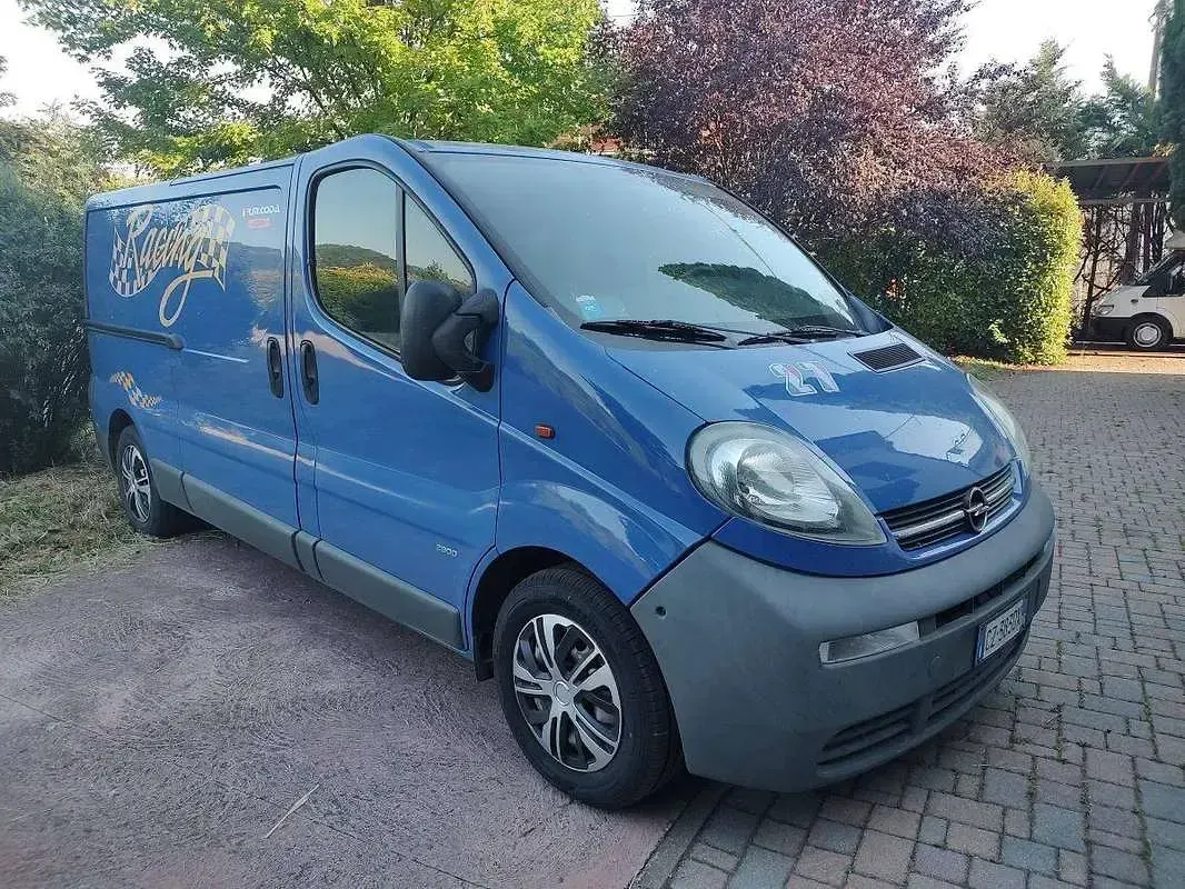 Usata Opel Vivaro 101 CV (74 kW) 2006 Blu/azzurro Monovolume