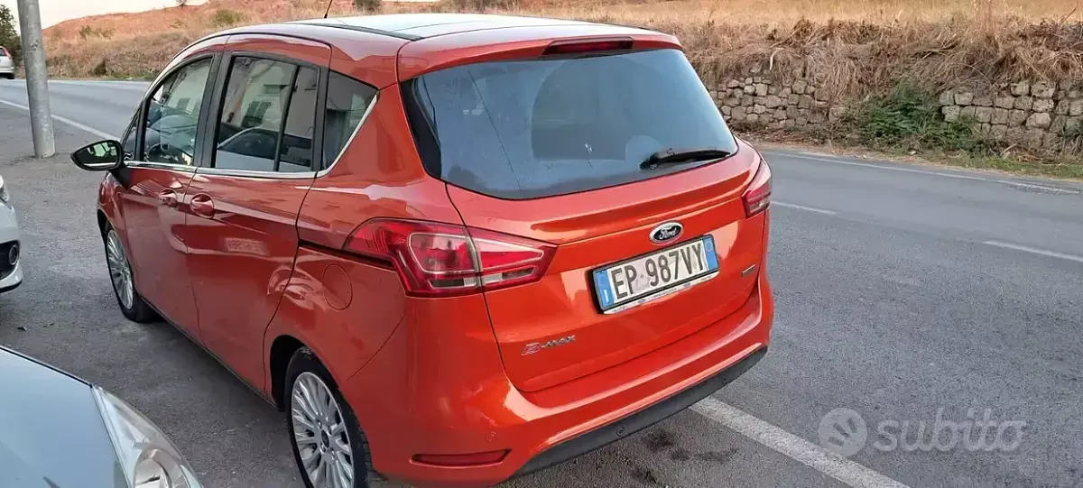 Usata Ford B-MAX Business Edition 95 CV (69 kW) 2013 Arancione Monovolume