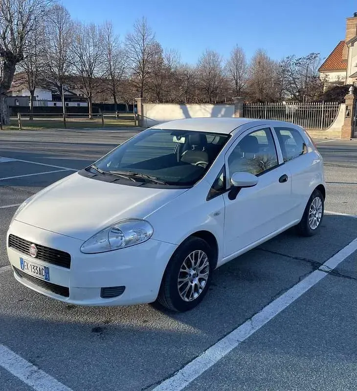 Usata Fiat Grande Punto 77 CV (56 kW) 2011 Utilitaria