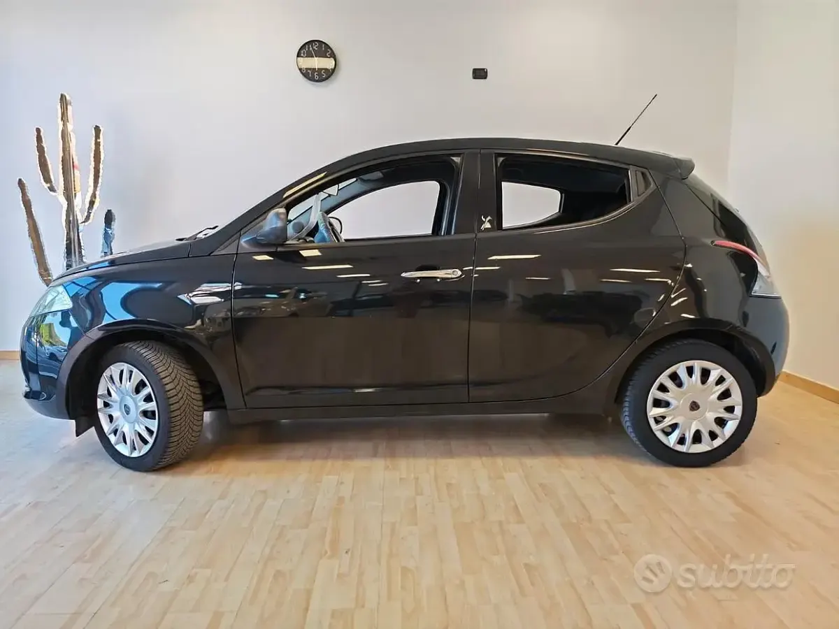 Usata Lancia Ypsilon 69 CV (50 kW) 2013 Nero Utilitaria