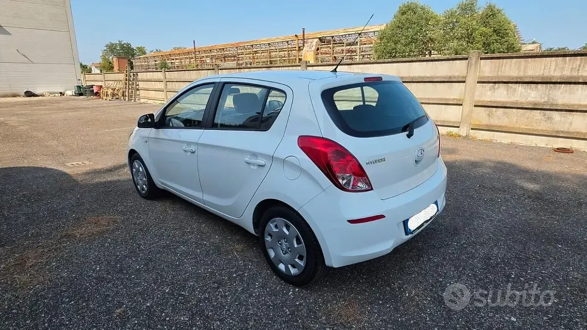 Usata Hyundai i20 Edition 85 CV (62 kW) 2013 Bianco Utilitaria